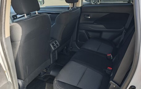 Mitsubishi Outlander III рестайлинг 3, 2019 год, 2 515 000 рублей, 10 фотография
