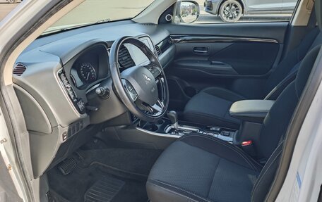 Mitsubishi Outlander III рестайлинг 3, 2019 год, 2 515 000 рублей, 9 фотография