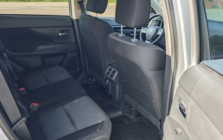 Mitsubishi Outlander III рестайлинг 3, 2019 год, 2 515 000 рублей, 12 фотография