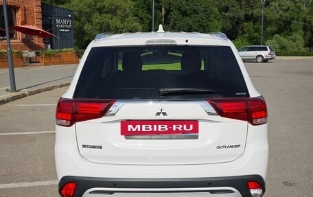 Mitsubishi Outlander III рестайлинг 3, 2019 год, 2 515 000 рублей, 4 фотография