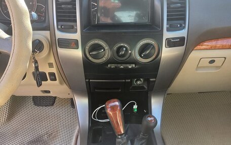 Toyota Land Cruiser Prado 120 рестайлинг, 2004 год, 1 600 000 рублей, 4 фотография