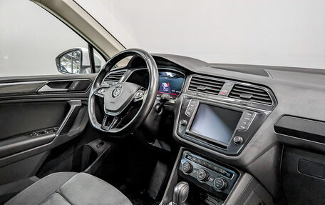 Volkswagen Tiguan II, 2017 год, 2 490 000 рублей, 28 фотография