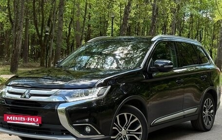 Mitsubishi Outlander III рестайлинг 3, 2017 год, 2 050 000 рублей, 2 фотография