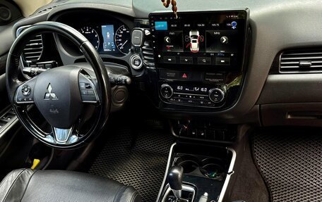 Mitsubishi Outlander III рестайлинг 3, 2017 год, 2 050 000 рублей, 11 фотография
