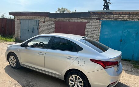 Hyundai Solaris II рестайлинг, 2017 год, 900 000 рублей, 2 фотография