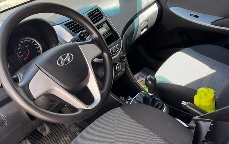 Hyundai Solaris II рестайлинг, 2012 год, 970 000 рублей, 6 фотография