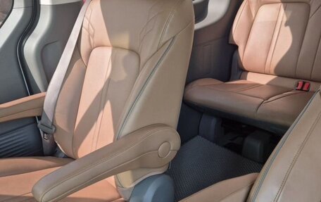 Hyundai Staria, 2022 год, 5 600 000 рублей, 10 фотография