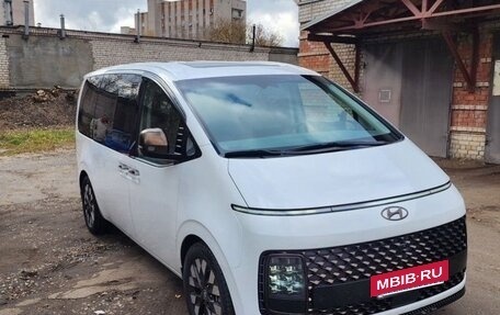 Hyundai Staria, 2022 год, 5 600 000 рублей, 3 фотография