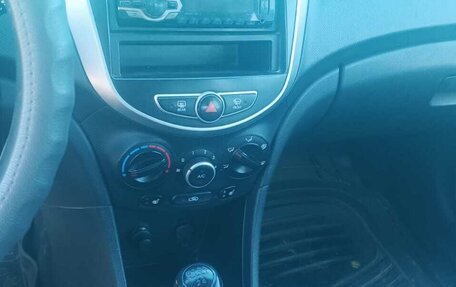 Hyundai Solaris II рестайлинг, 2011 год, 520 000 рублей, 3 фотография