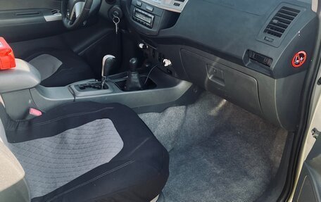 Toyota Hilux VII, 2011 год, 2 300 000 рублей, 8 фотография