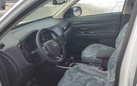 Mitsubishi Outlander III рестайлинг 3, 2022 год, 2 850 000 рублей, 6 фотография