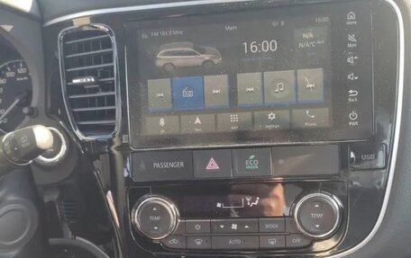 Mitsubishi Outlander III рестайлинг 3, 2022 год, 2 850 000 рублей, 11 фотография
