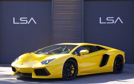 Lamborghini Aventador I рестайлинг, 2015 год, 32 500 000 рублей, 2 фотография
