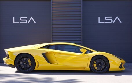 Lamborghini Aventador I рестайлинг, 2015 год, 32 500 000 рублей, 8 фотография