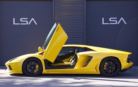 Lamborghini Aventador I рестайлинг, 2015 год, 32 500 000 рублей, 4 фотография