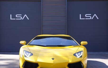 Lamborghini Aventador I рестайлинг, 2015 год, 32 500 000 рублей, 11 фотография