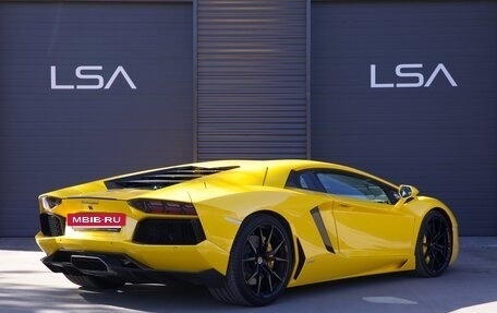 Lamborghini Aventador I рестайлинг, 2015 год, 32 500 000 рублей, 7 фотография