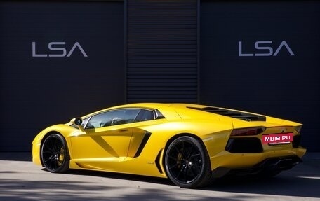 Lamborghini Aventador I рестайлинг, 2015 год, 32 500 000 рублей, 5 фотография