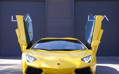 Lamborghini Aventador I рестайлинг, 2015 год, 32 500 000 рублей, 12 фотография