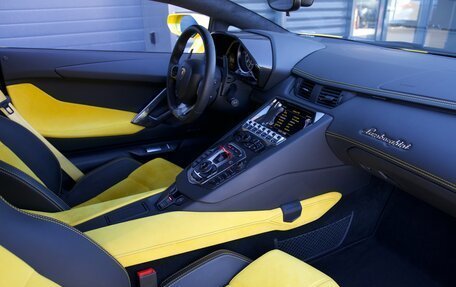 Lamborghini Aventador I рестайлинг, 2015 год, 32 500 000 рублей, 34 фотография