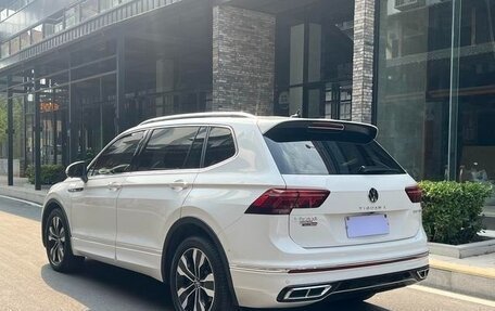 Volkswagen Tiguan II, 2022 год, 3 240 000 рублей, 4 фотография