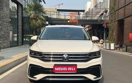 Volkswagen Tiguan II, 2022 год, 3 240 000 рублей, 2 фотография