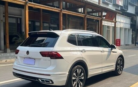 Volkswagen Tiguan II, 2022 год, 3 240 000 рублей, 7 фотография