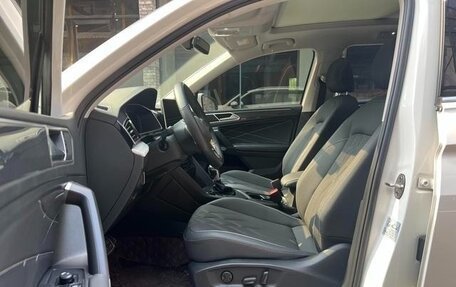Volkswagen Tiguan II, 2022 год, 3 240 000 рублей, 8 фотография
