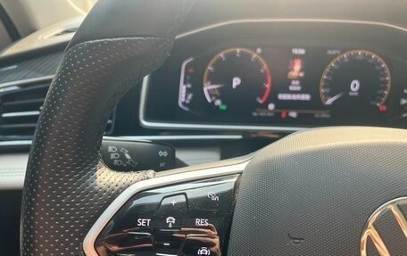 Volkswagen Tiguan II, 2022 год, 3 240 000 рублей, 13 фотография