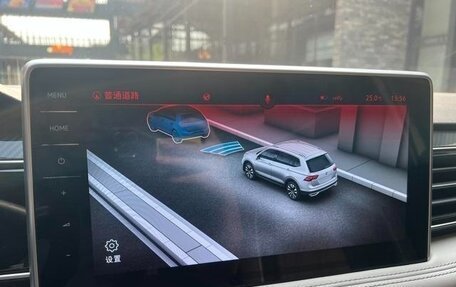 Volkswagen Tiguan II, 2022 год, 3 240 000 рублей, 15 фотография