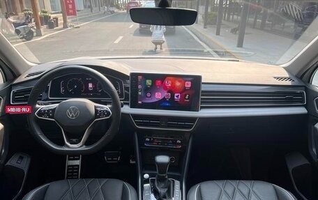 Volkswagen Tiguan II, 2022 год, 3 240 000 рублей, 10 фотография