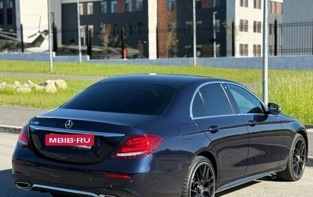 Mercedes-Benz E-Класс, 2019 год, 3 100 000 рублей, 5 фотография