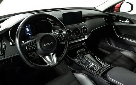 KIA Stinger I, 2022 год, 2 800 000 рублей, 11 фотография