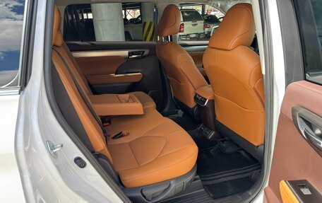 Toyota Highlander, 2025 год, 5 750 000 рублей, 30 фотография