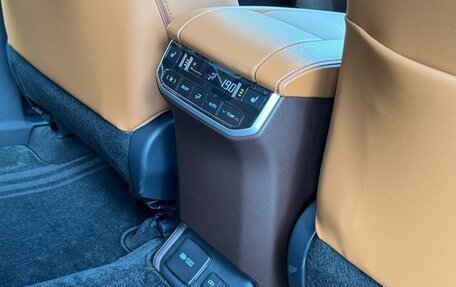 Toyota Highlander, 2025 год, 5 750 000 рублей, 31 фотография