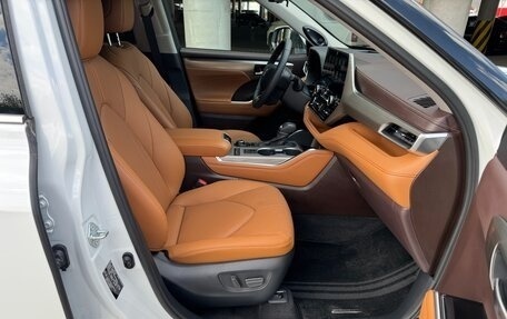 Toyota Highlander, 2025 год, 5 750 000 рублей, 28 фотография