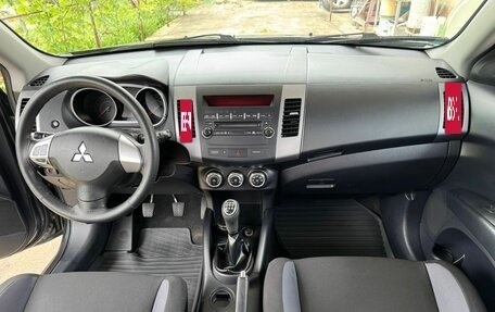 Mitsubishi Outlander III рестайлинг 3, 2011 год, 1 270 000 рублей, 15 фотография