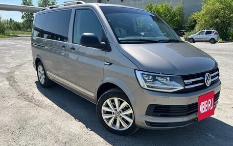 Volkswagen Multivan T6 рестайлинг, 2016 год, 4 200 000 рублей, 3 фотография