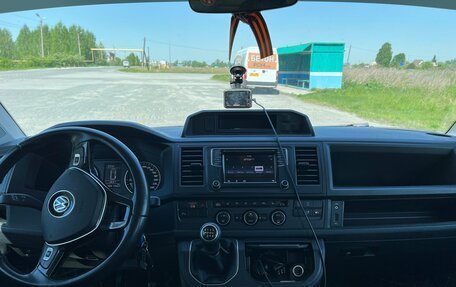 Volkswagen Multivan T6 рестайлинг, 2016 год, 4 200 000 рублей, 10 фотография