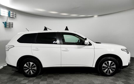 Mitsubishi Outlander III рестайлинг 3, 2014 год, 1 415 000 рублей, 5 фотография
