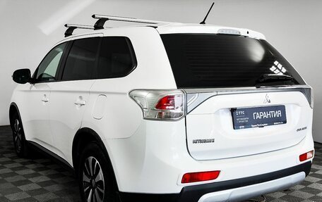 Mitsubishi Outlander III рестайлинг 3, 2014 год, 1 415 000 рублей, 8 фотография