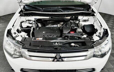Mitsubishi Outlander III рестайлинг 3, 2014 год, 1 415 000 рублей, 11 фотография