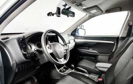 Mitsubishi Outlander III рестайлинг 3, 2014 год, 1 415 000 рублей, 20 фотография