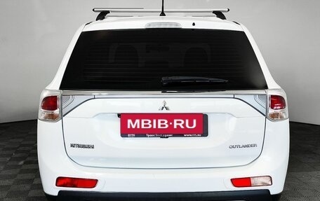 Mitsubishi Outlander III рестайлинг 3, 2014 год, 1 415 000 рублей, 7 фотография
