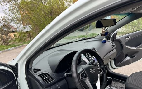 Hyundai Solaris II рестайлинг, 2011 год, 750 000 рублей, 5 фотография