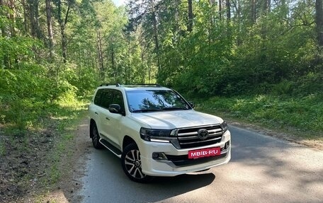 Toyota Land Cruiser 200, 2018 год, 7 650 000 рублей, 5 фотография