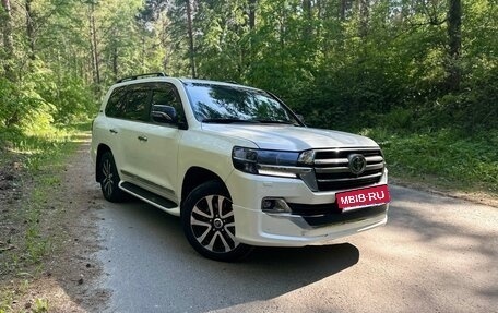 Toyota Land Cruiser 200, 2018 год, 7 650 000 рублей, 2 фотография