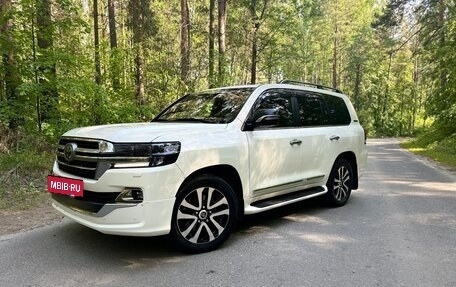 Toyota Land Cruiser 200, 2018 год, 7 650 000 рублей, 3 фотография