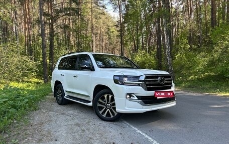 Toyota Land Cruiser 200, 2018 год, 7 650 000 рублей, 8 фотография