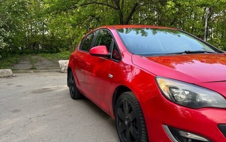 Opel Astra J, 2013 год, 570 000 рублей, 2 фотография